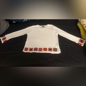 Women’s Joseph A waffle knit like white pullover sweater with granny squares